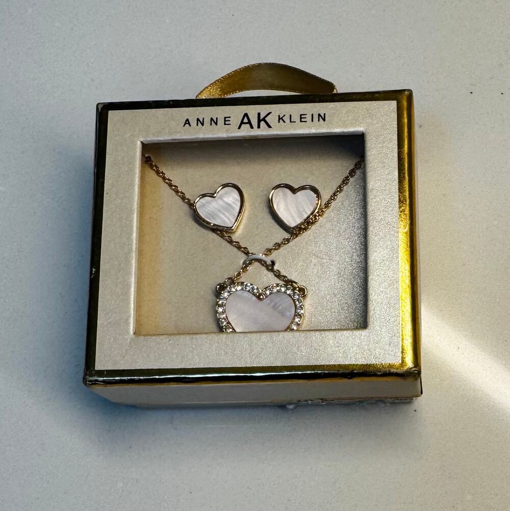 Anne Klein Gold Tone Pink Mother of Pearl Heart Necklace & Earrings Set NIB